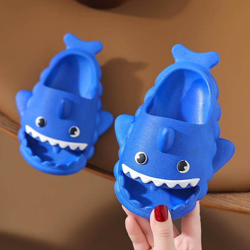 Shark children's slippers for summer, cute cartoon non-slip home bathroom bathing sandals for boys and girls, big kids' slippers