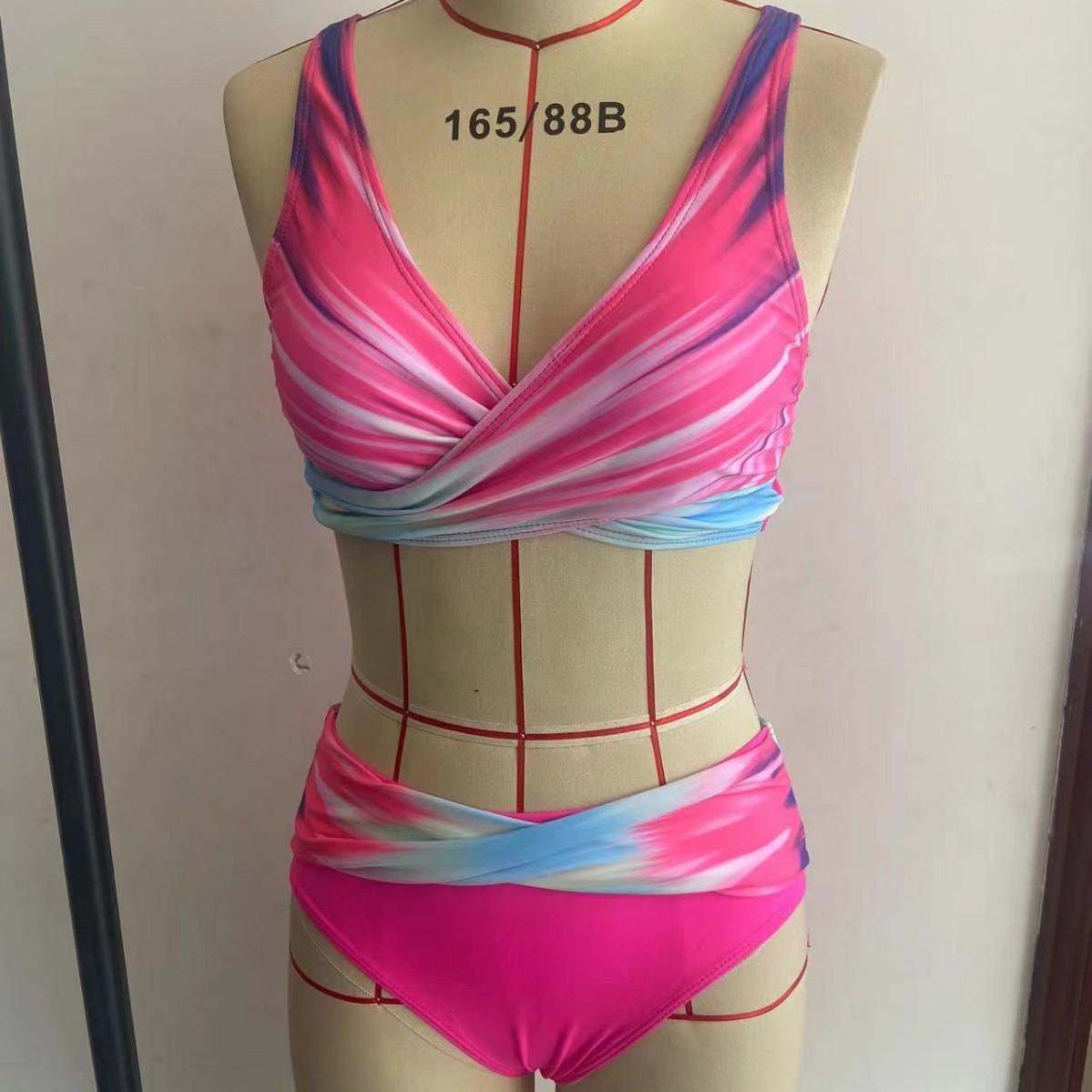 Year split bikini, European and American cross sexy women s swimsuit S розы красного
