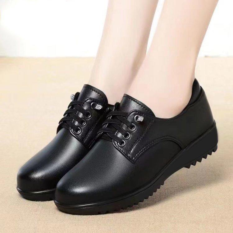 Soft-soled single shoes female mother single shoes non-slip middle-aged and old spring and autumn flat-soled women's deep-mouth leather shoes