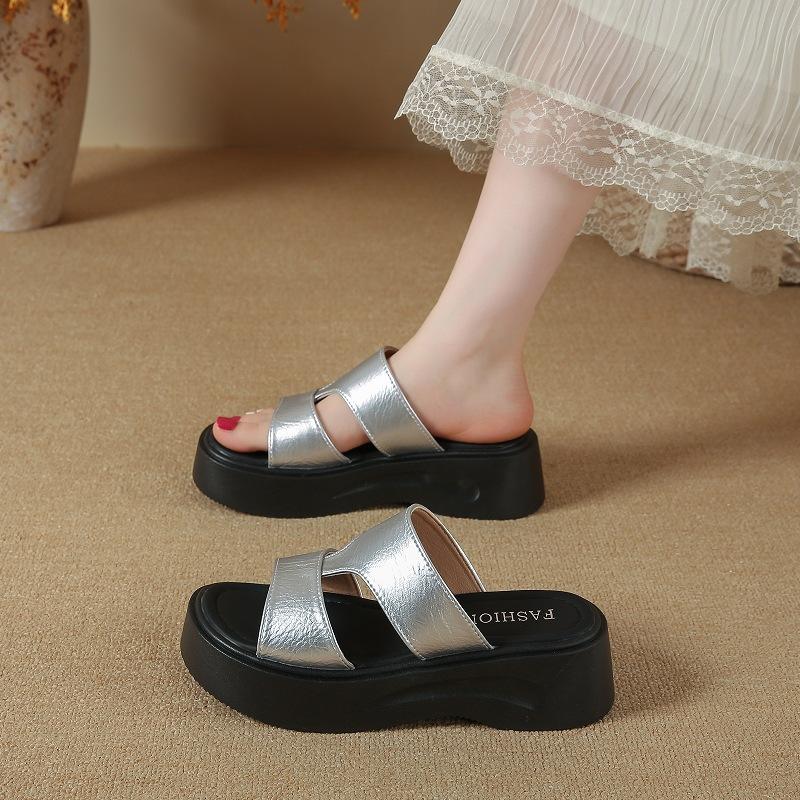 Summer Wear Thick-soled Heightening Cool Slippers for Women's 2025 New Retro Muffin One-word Soft-bottom Non-slip Beach Sandals