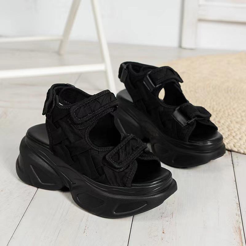 New Style of Sandals: Fashionable Velcro Large-sized Thick-soled Sandals
