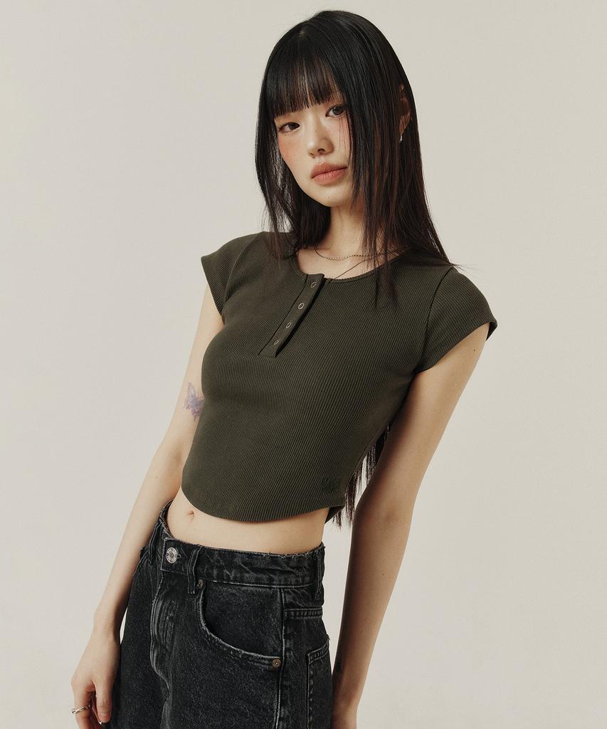 Kkuape Button Slim Round T-Shirt_3Color