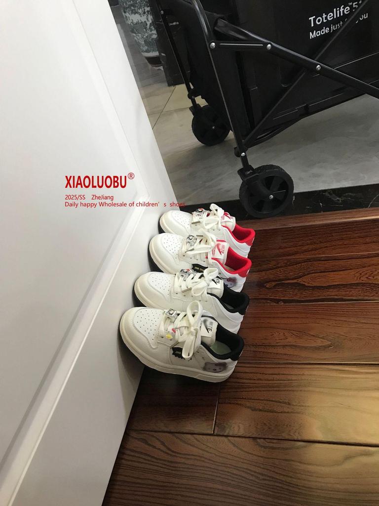 Cute Cartoon Embroidery Parent-Child White Shoes - Girls' and Boys' New Year's Style Versatile Sneakers for Spring 2026.