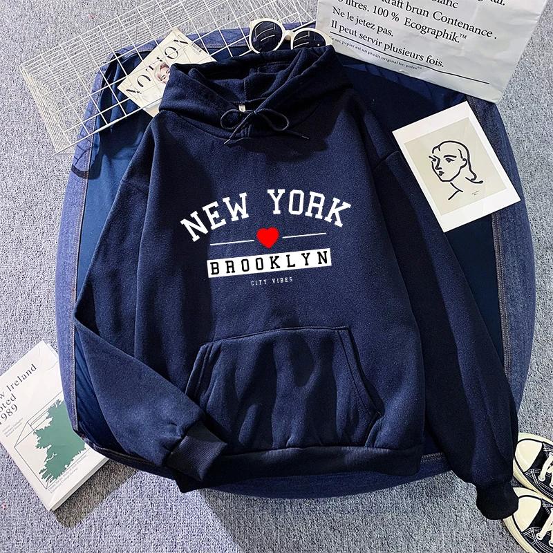 

Свободная спортивная куртка с капюшоном в новом осеннем стиле 2025 года подходит для ношения с повседневной спортивной одеждой. Она удобная. 3XL