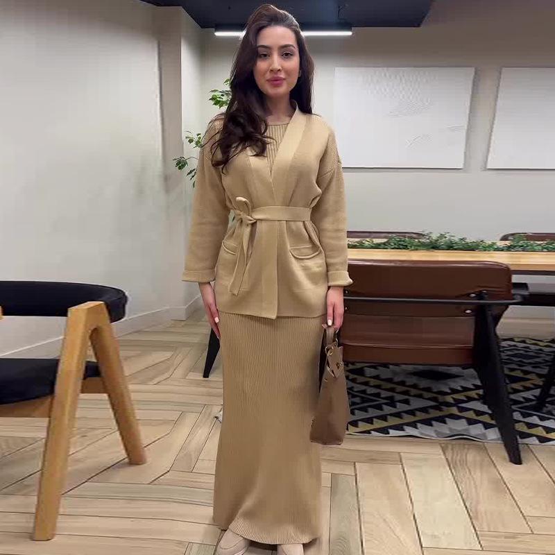 

Осенний женский комплект: вязаный топ на шнуровке и облегающая юбка 2024 M абрикосовый