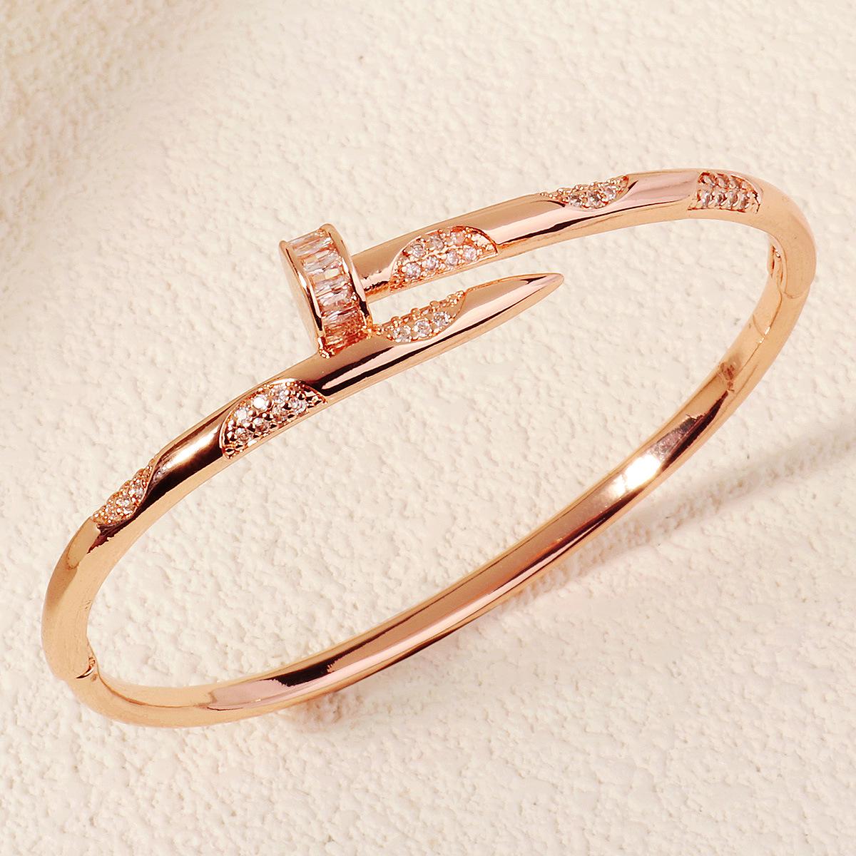 

Элегантный медный браслет-гвоздь с циркониевой пряжкой - Дизайн открытого браслета высокого класса