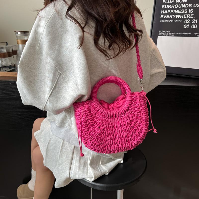 Woven straw bag women's 2025 new niche design high-end messenger bag seaside popular portable tote bag