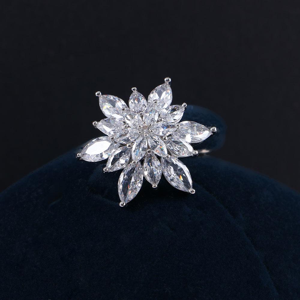 Women Flower Snowflake Christmas Zircon Brooches Fashion Accessories Women Jewelry Brooch Pins