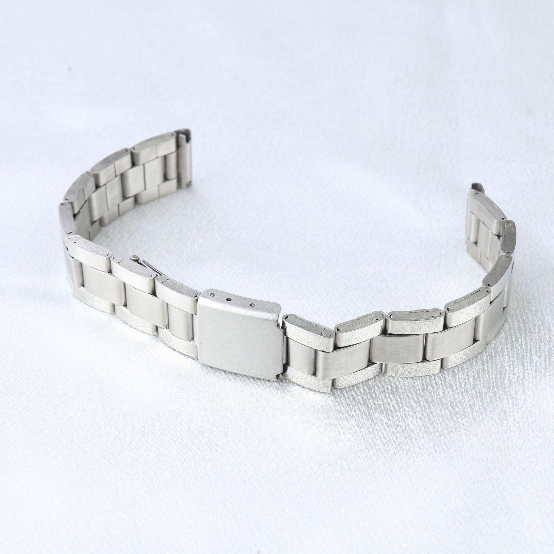 

Трехзвенный ремешок для часов из нержавеющей стали с застежкой-бабочкой для iWatch Little Green.