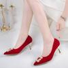 Mode Neuer Stil Spitzpumps Satin Vielseitig Sexy Französischer Stil Einzelne Schuhe Feiner Absatz Rot Hochzeitsschuhe für Frauen