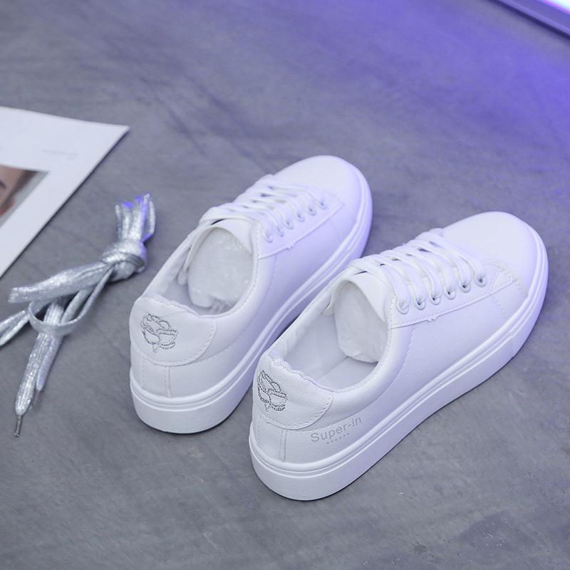 Star with the same classic spring and autumn women's casual little white shoes Korean version of trendy student flat-bottomed breathable board shoes