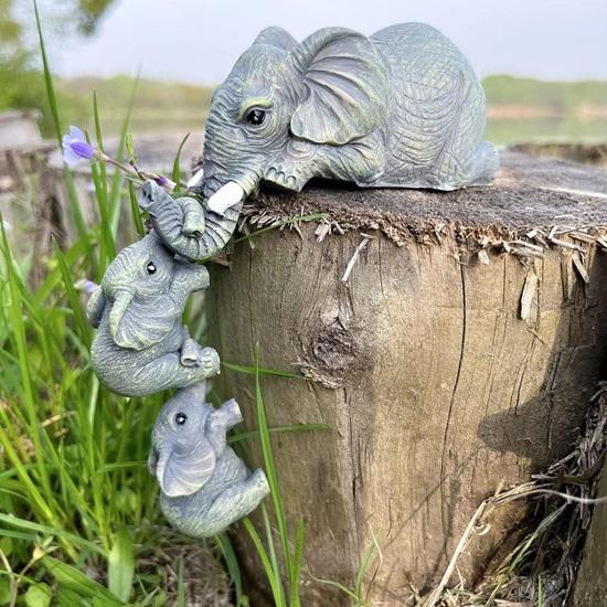Set of 3 Pcs Elephant Mother and Two Babies Hanging Ornament Figurines Animal Statue for Home Decor Table Wall Decoration Items, Resin Showpiece Gift
