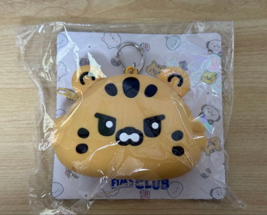 

[USED] LESSERAFIM FIMSCLUB Pop-up Silicone Pouch Chaewon