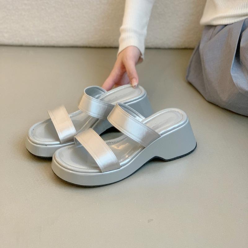 

thick-soled silver simple temperament one-word cool slippers women s shoes wear 2025 new summer with skirt sandals 40 серебряный