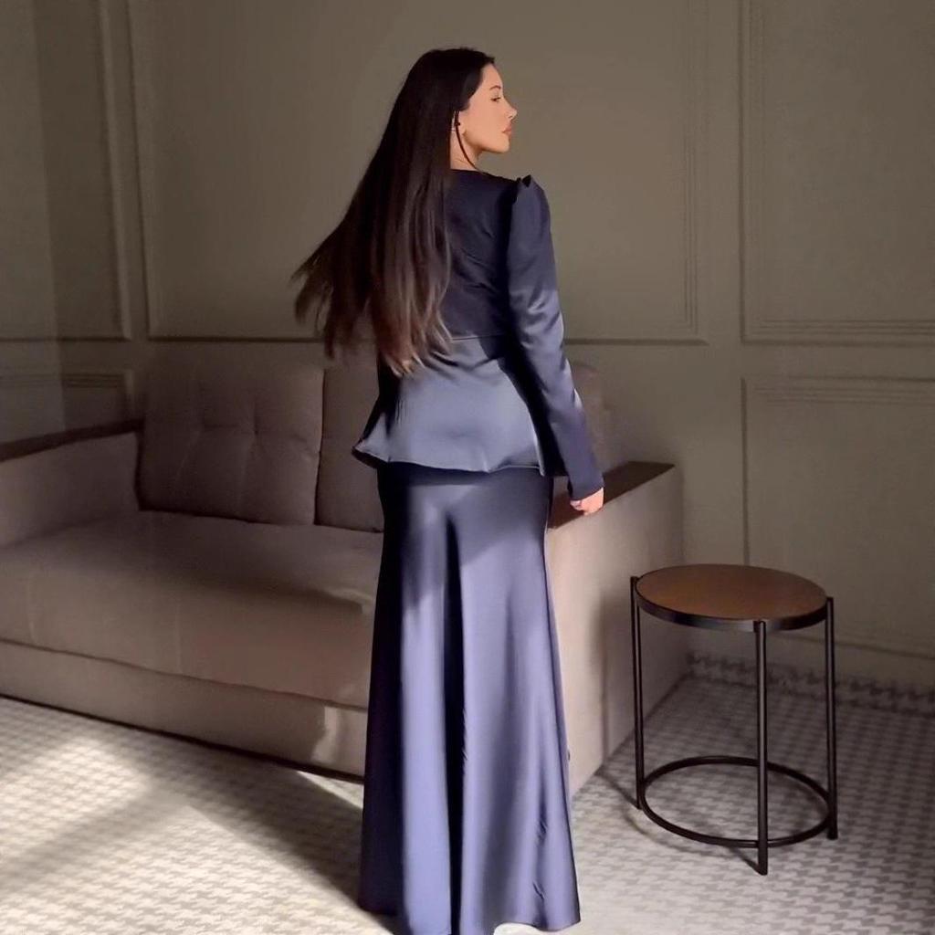 Podzimní dámský pracovní oblek s kulatým výstřihem a zapínáním na knoflíky v evropském a americkém stylu 2025