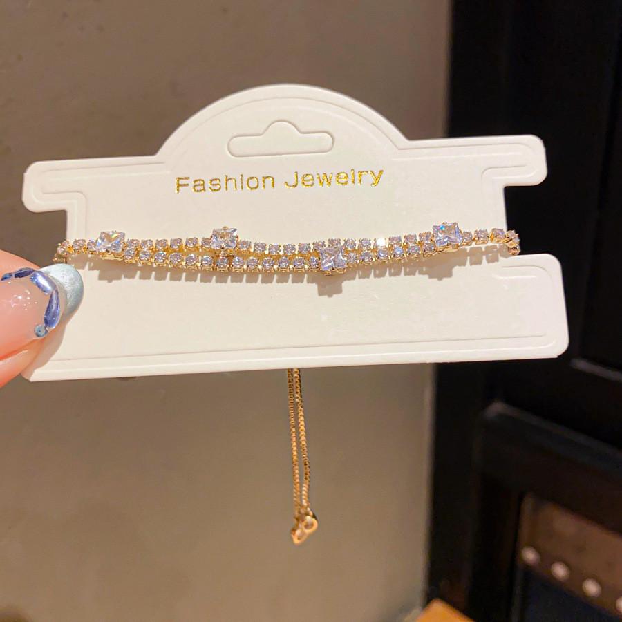 Leichte Luxus-Kupfer-Handkette mit Blüten-Design für modische Damen-Accessoires