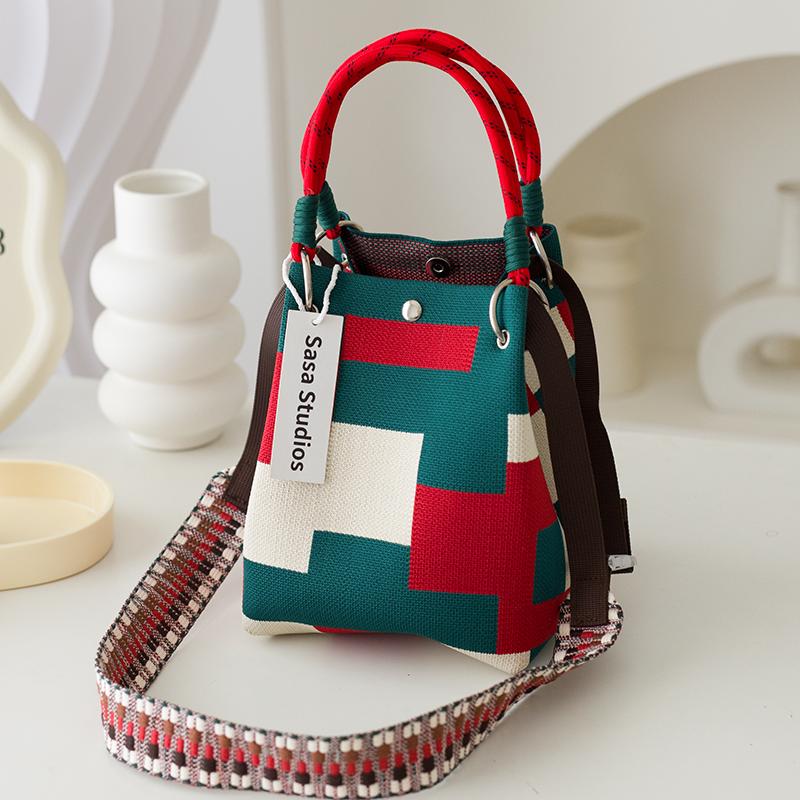 Stilvolle japanisch-koreanische Strickhandtasche: Große Tragetasche & Tragbare Pendel-Quadrat-Tasche