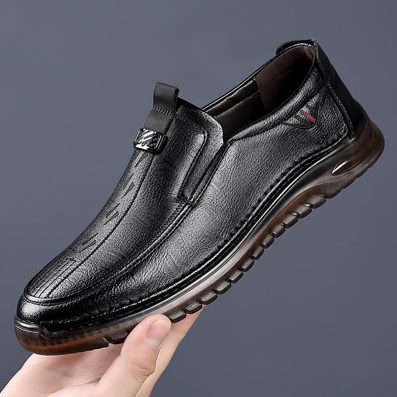 Fashion Retro Leather Slip-on Business Dress Shoes for Men Designer Soft-soled Loafers Male Spring Autumn Light Driving Shoes Man