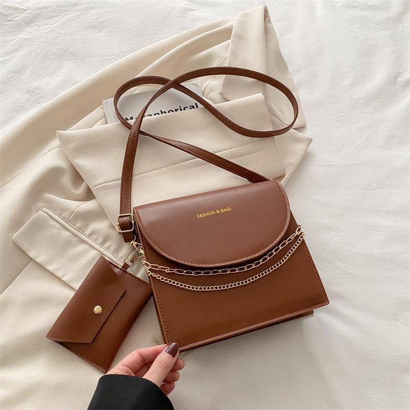 

Сумка 2025 года, новая модная трендовая сумка, женская сумка через плечо на весну и лето, текстурированная женская сумка, универсальная, на одно плечо, портативная, маленькая квадратная сумка коричневый