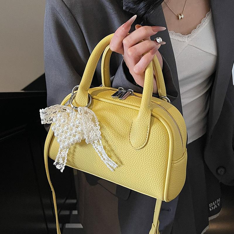 Korean Version of Simple and Gentle Wind Super Fire Solid Color Portable Bowling Bag Women's Versatile Fashion Temperament Commuter Messenger Bag