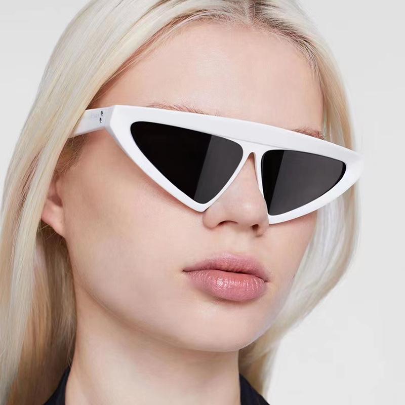 Private Label Sunglasses Women Lunettes De Soleil Concave Logo Promotion Fashion Women Small Triangle Rivet Sunglasses