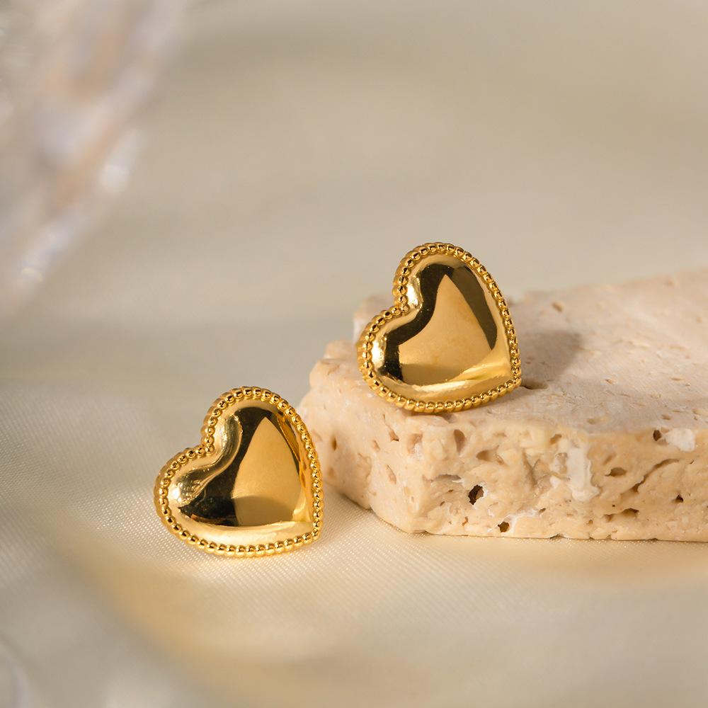European and American Internet celebrities fashion popular earrings 18K gold-plated stainless steel edge love stud earrings design sense earrings 