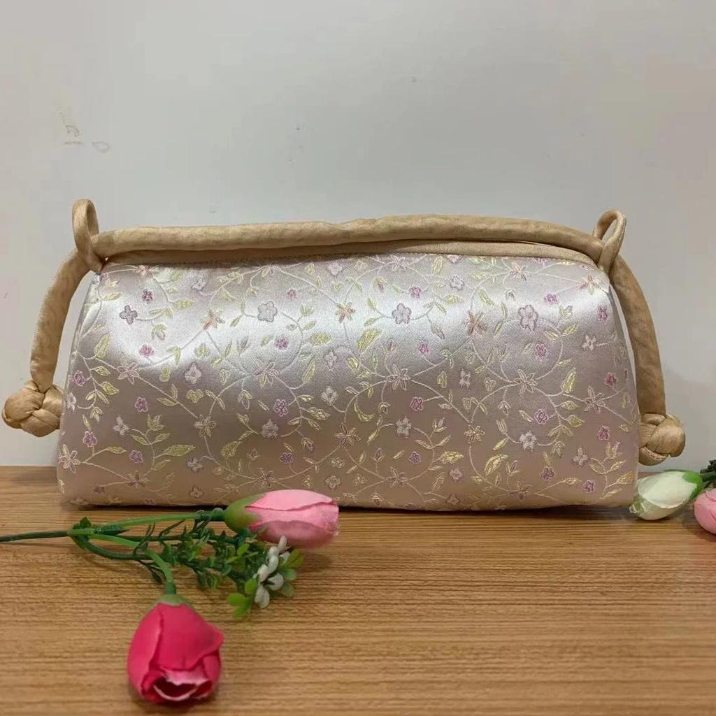 Vintage  Chinese Style Women Handbag   Fashion Luxury Embroidered Silk Bag Female Clutch Purses Sweet Shoulder Bag