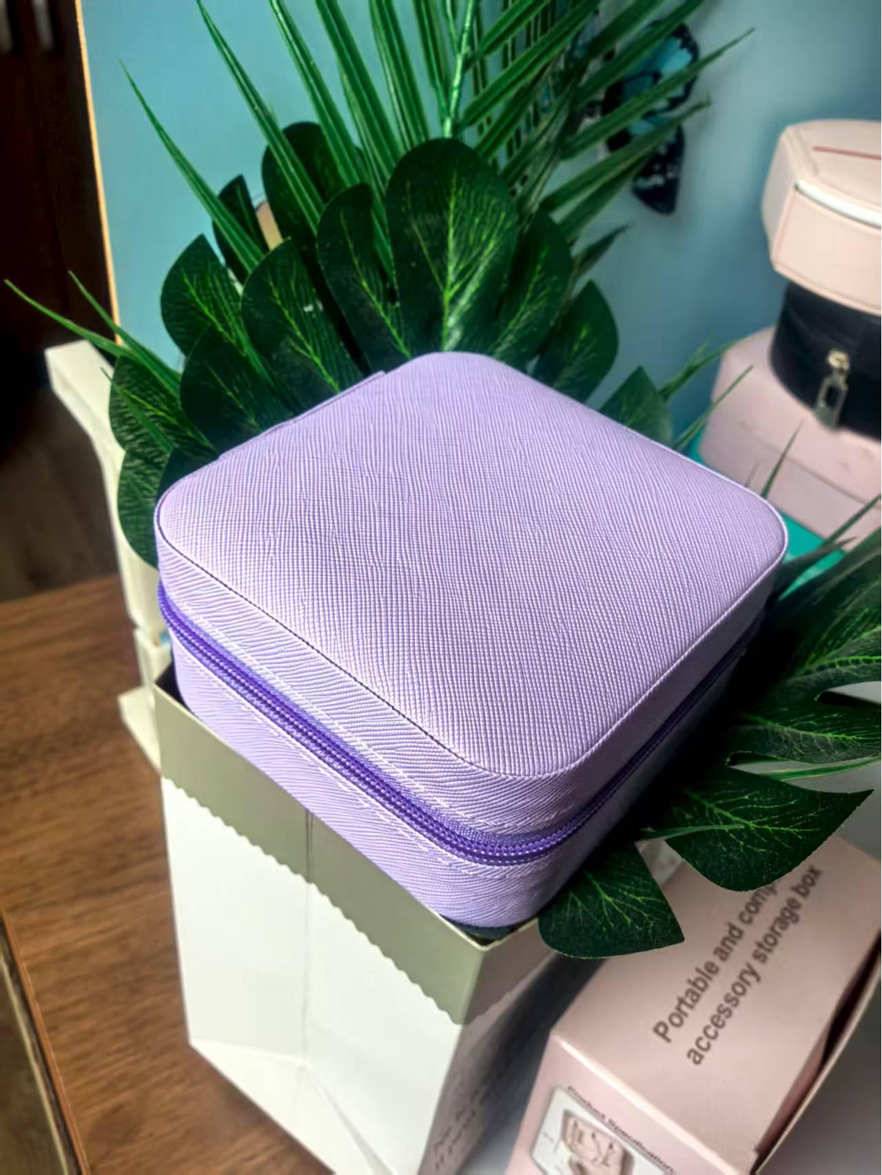 

Vintage Zipper Portable Jewelry Storage Box for Travel & Gifts - Ideal for Stud Earrings & Rings 10x10x5 cm светло-фиолетовый