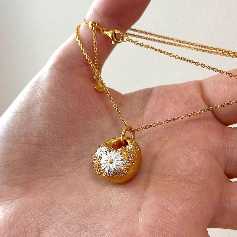 Floral White Enamel Original Design Daisy Flower Dot Diamond Pendant Exquisite Luxury Necklace engagement fine Jewelry gifts