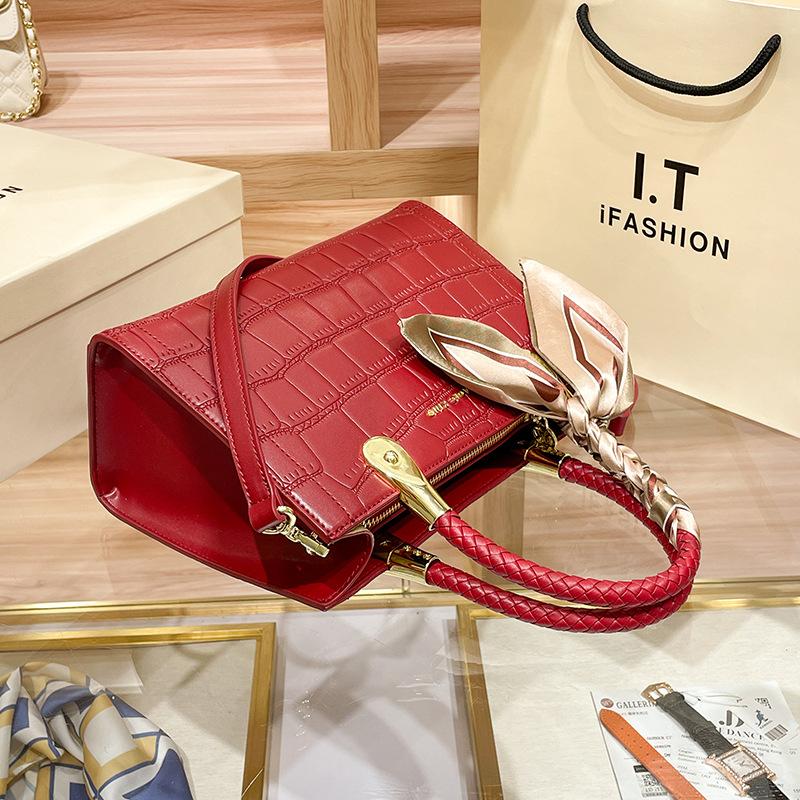 Simple and Casual New Trendy Bride Red Wedding Bag, Women's Crossbody Bag, Tote Bag, Large Capacity Leather Handbag