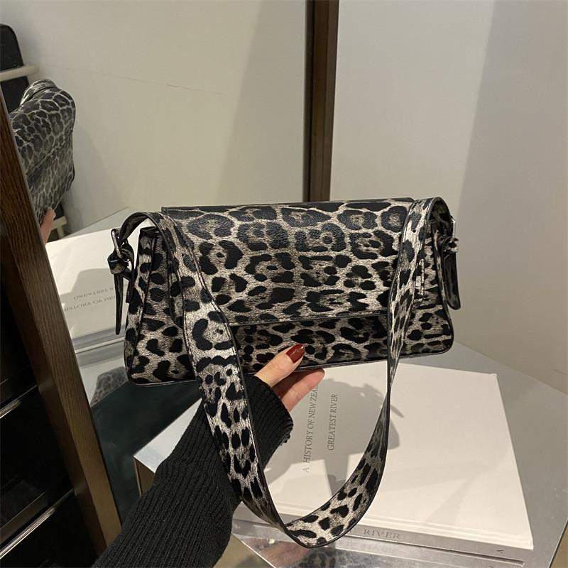Trendy Small Square Handbag For Women In Chic Black Brown And Dark Brown Pu Leather For Everyday Use чёрный