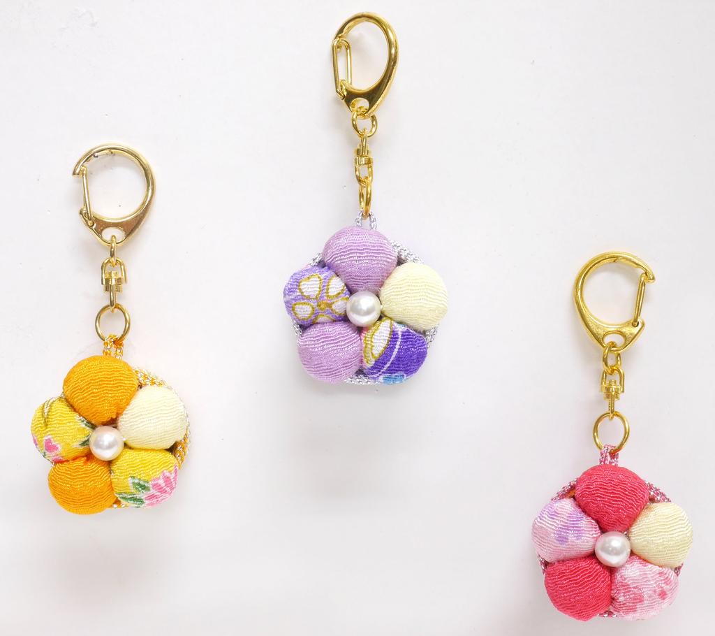 Takagi Fiber Panami Craft Keychain Pompon Flowers Made from Plastic Bottle Kit Eco-Friendly Caps, TC-129