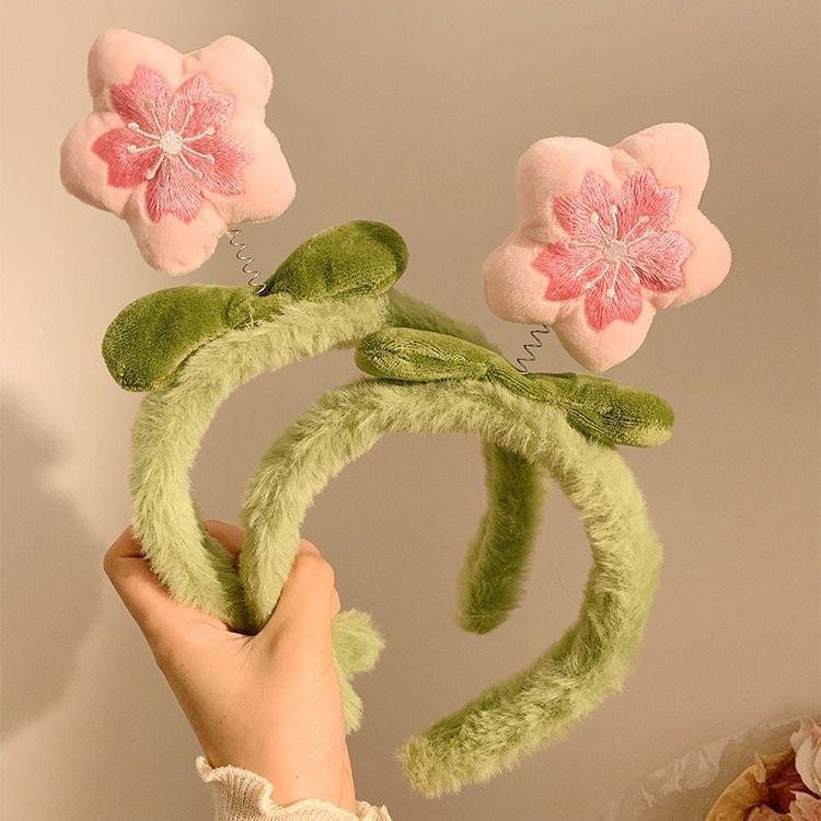 

Плюшевый ободок для головы с клубничным кроликом One Size