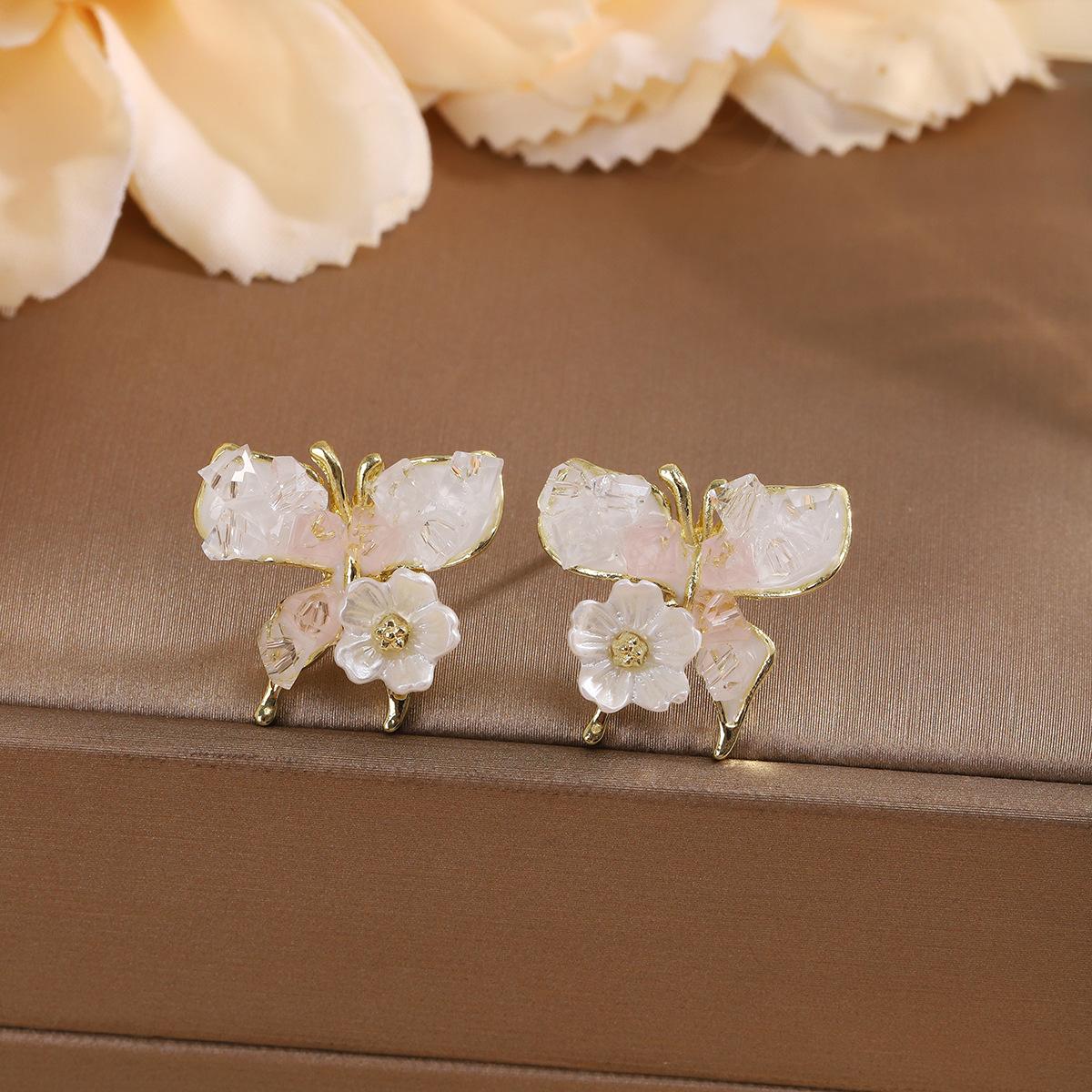 

Женские серьги-гвоздики-бабочки, вдохновленные природой, в свежем стиле розовый