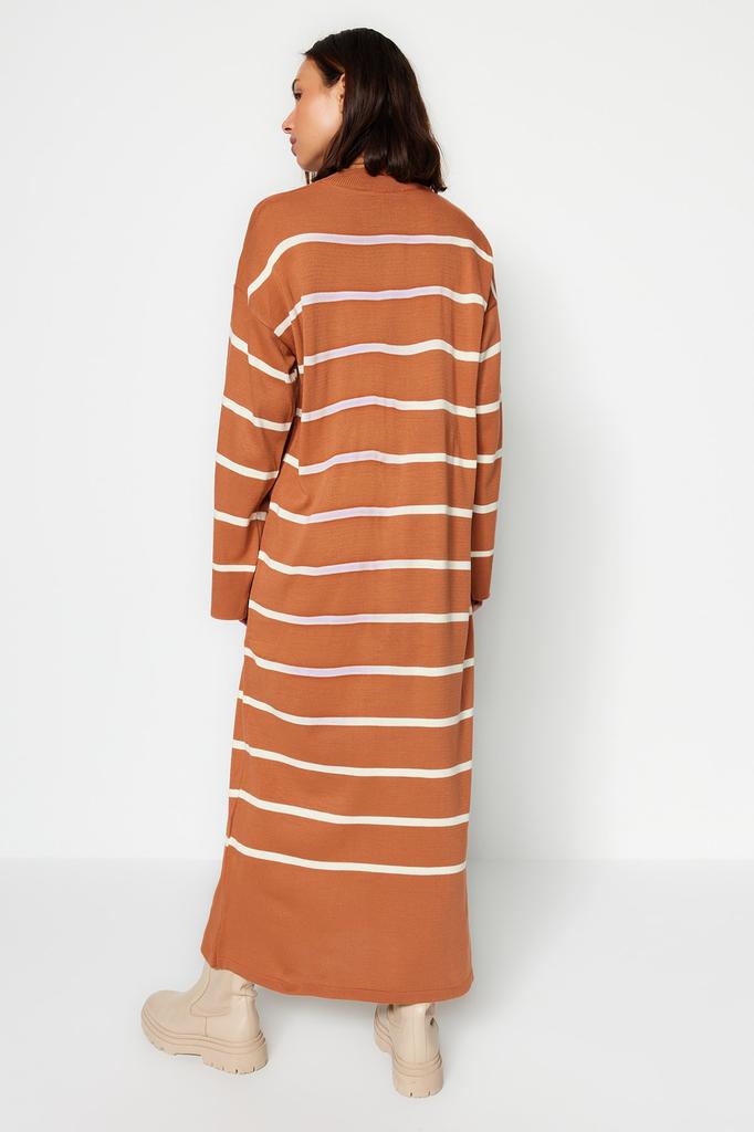 Damen Hijab Kleid Neue Saison Mode Hellbraun Gestreift Ärmel Schlitz Detailliert Strickkleid