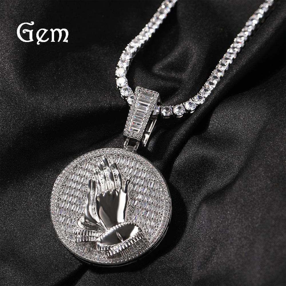 Necklace New Geometric Disc Pendant Necklace Copper Inlaid Zircon Men's Personality Prayer Hand Street