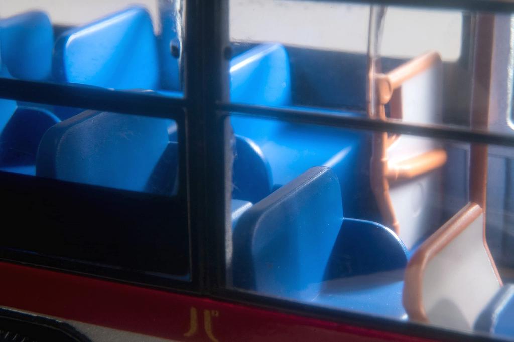 Tomica Limited Vintage Neo Hino Blue Ribbon Tokyu Bus Finished Product 318941 1/64 LV-N253a