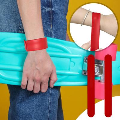 2 Stück Silikon-Snap-Kreis-Armband, selbstrollendes Armband mit Cartoon-Drucken. Einfach zu verwendendes Poster-Aufbewahrungswerkzeug