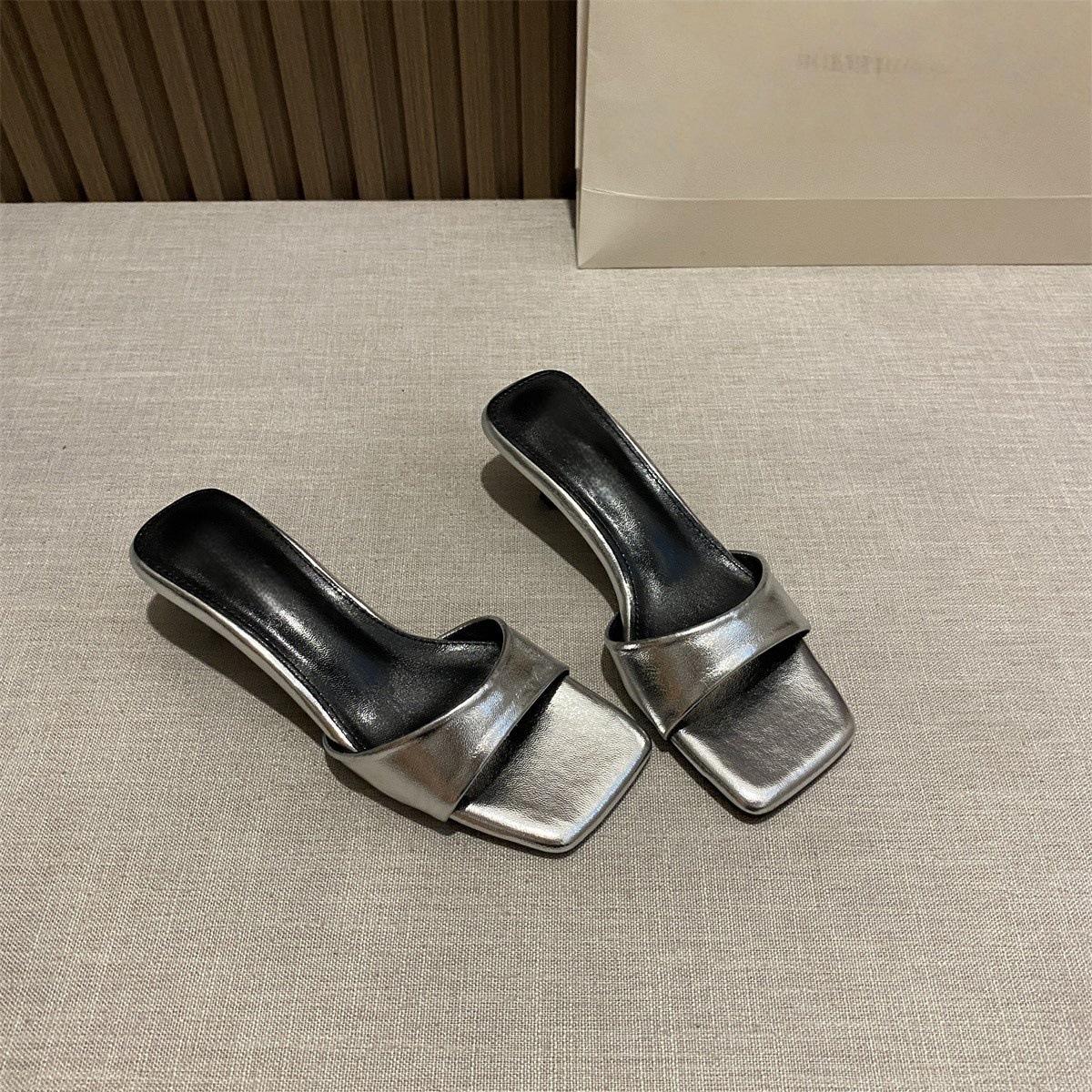 

French niche design sense square head slippers women s 2025 new simple summer open-toed sandals high heels 40