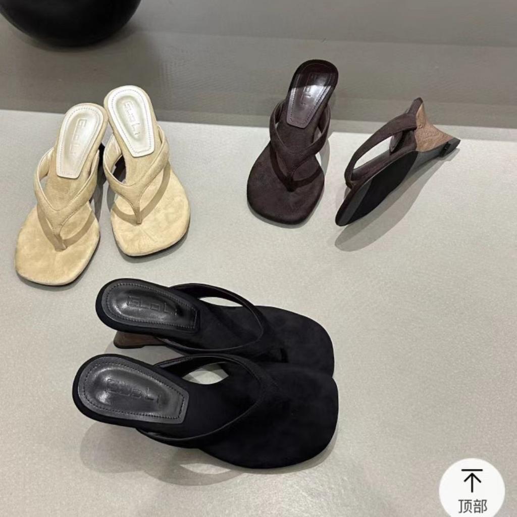 In the Summer of 2025, the New Round-headed Toe Slope High-heeled Leopard Print Lazy Half-drag Wears Open-toed Women's Cool Slippers.