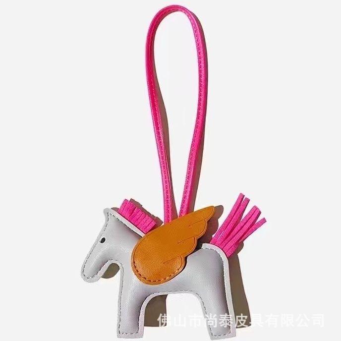 Schlüsselanhänger, kleine Pegasus-Tasche, Anhänger, PU-Leder Spiegelornament, Taschenanhänger, handgefertigter Lederpuppen-Schlüsselanhänger