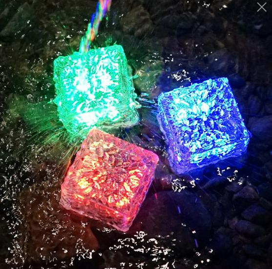Waterproof Solar Outdoor Villa Courtyard Lamp: Ice Brick Design for Gardens and Balconies