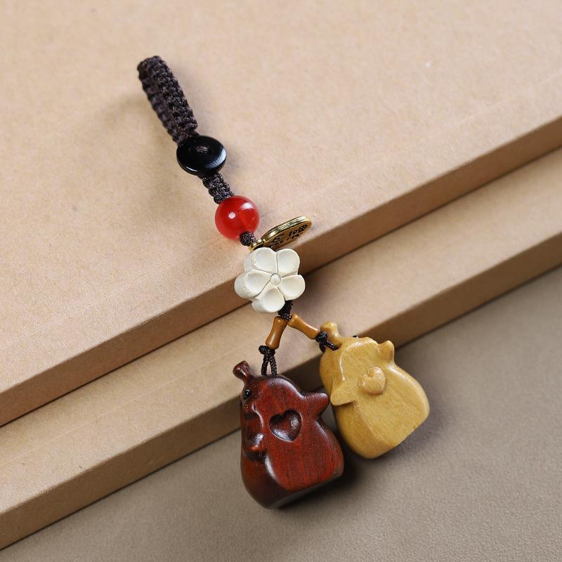 Unisex Personalized Hugging Pear Keychain: Red & Green Sandalwood Pendant Phone Chain