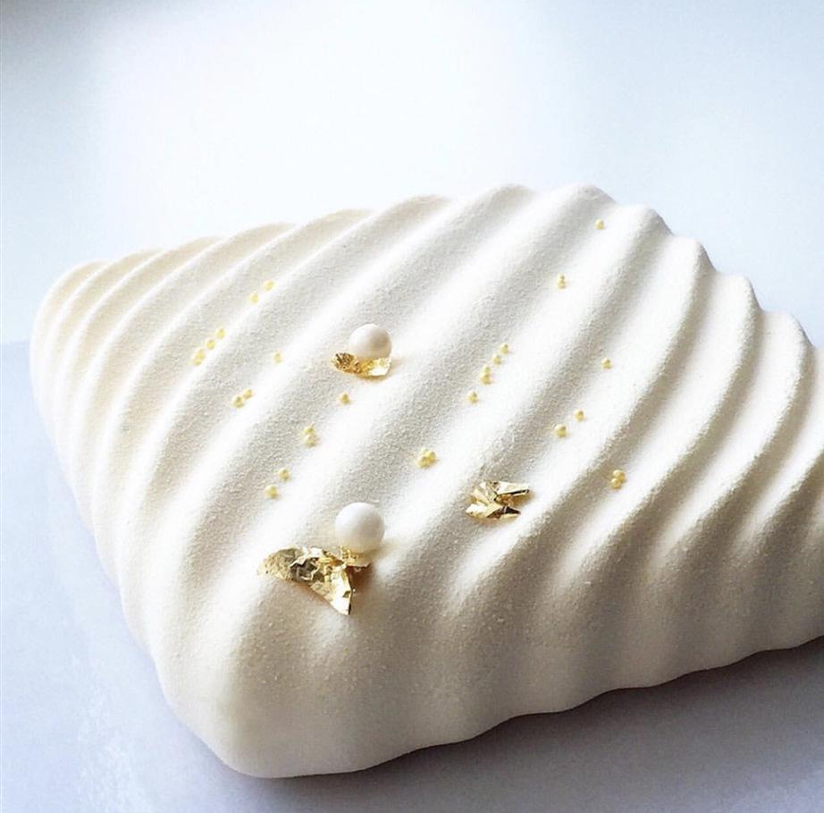 1 Pc Shake Hands Heart Shaped Silicone Mold Cake Pans Mousse Chocolate Mould Pastry Decoration