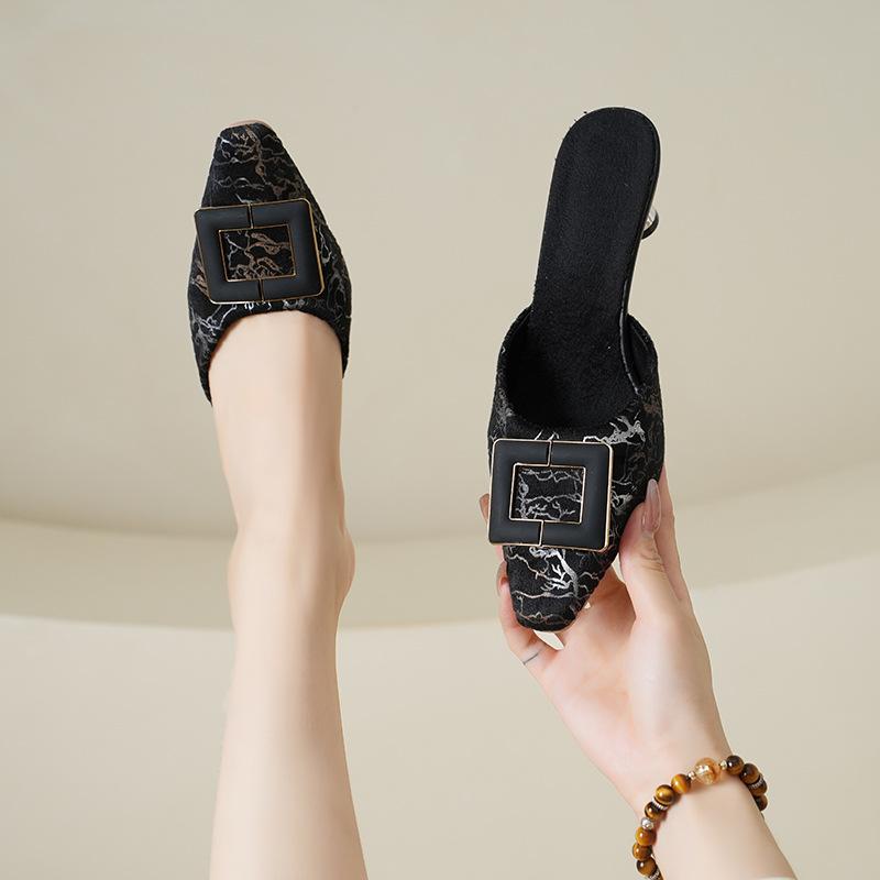 

2025 new metal square buckle irregular printing women s bag head slippers fashionable versatile stiletto slippers small size 34