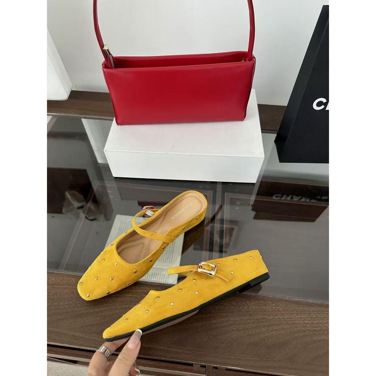 

2025 французская ретро сумка с заклепками голова красный полушлепки женская мода темперамент однопедальные ленивые туфли-мюли 40 жёлтый