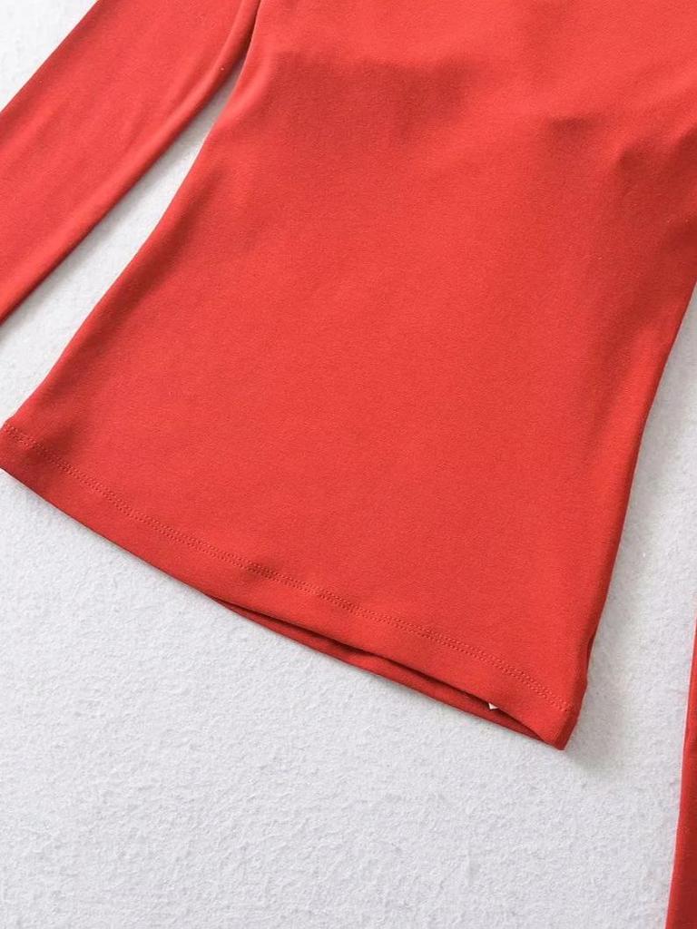 Women's V-Neck Long-Sleeve Base Layer Top with Chest Pads – Slimming, Sexy, and High-end Design for Autumn and Winter