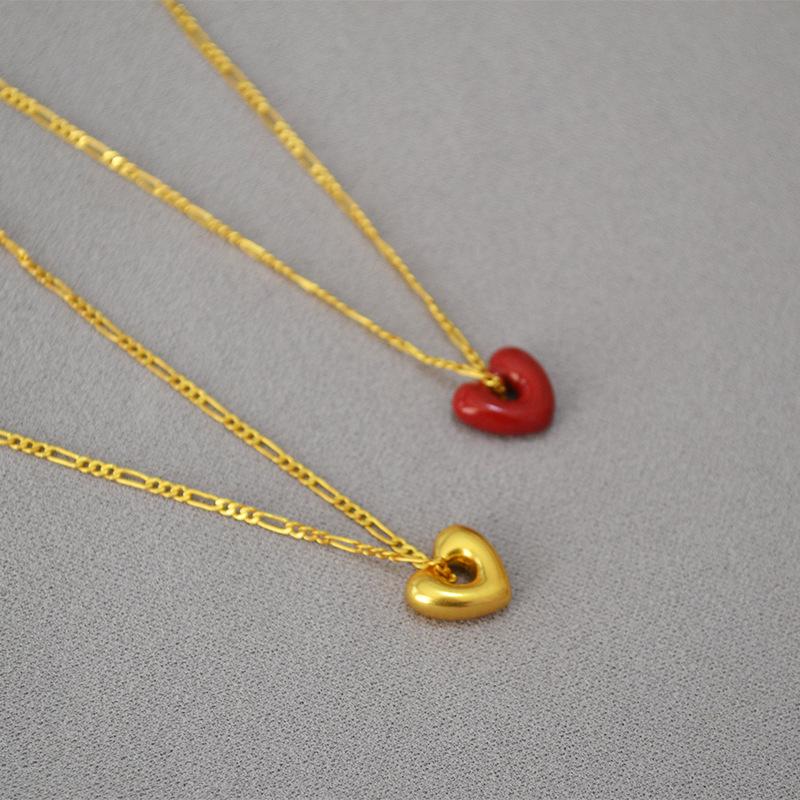 

Retro Gilded Brass Heart Necklace - Short, Fashionable Clavicle Chain for Women