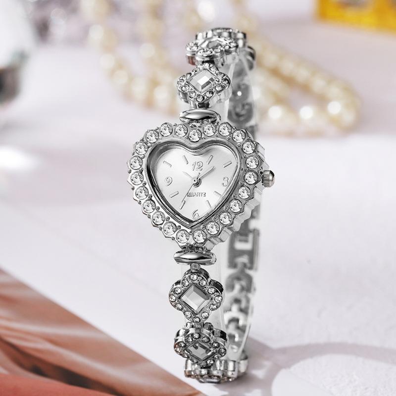 

Women s Watches Heart-shaped Dial Bracelet Quartz Wristwatch Clock