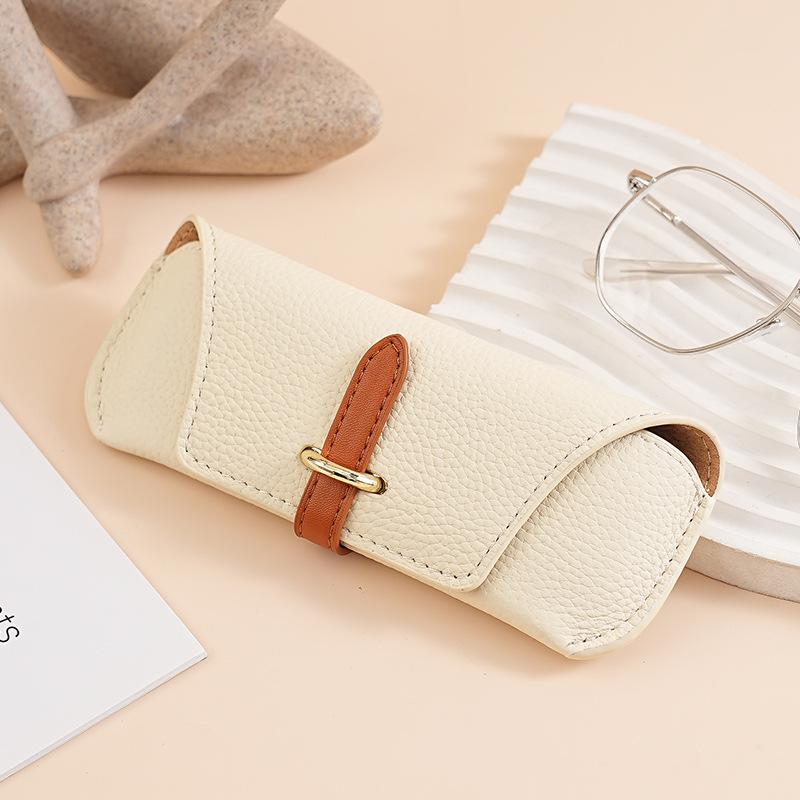 

Literary Style PU Eyeglass Case for Women - Anti-Pressure Portable Sunglasses Storage Bag, Premium Protective Pouch бежевий